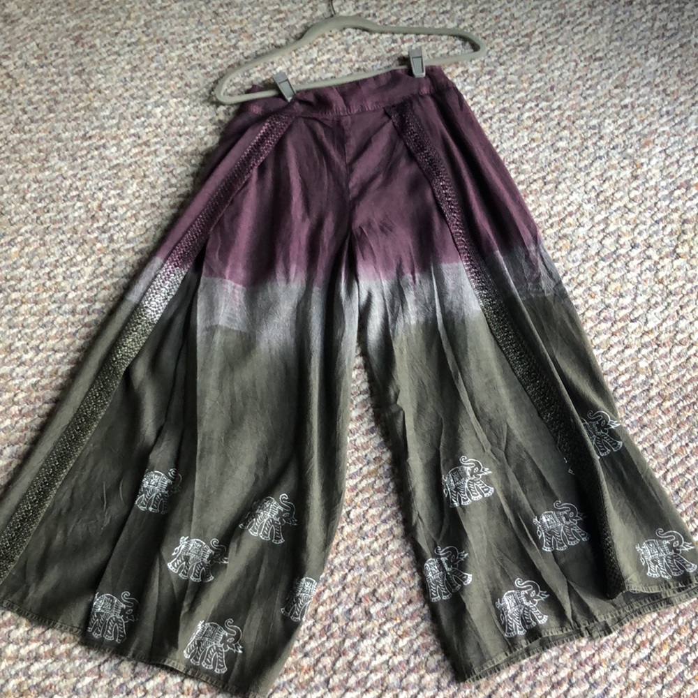 lounger/yoga pants w little skirt -like extension. Elephant print